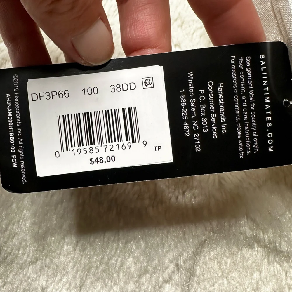 NWT Bali Cool Comfort Seamless Full Coverage Bra White Women’s 38DD
